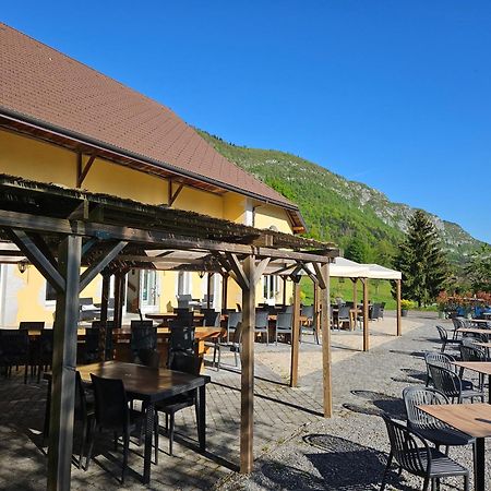 Auberge De Pontgibaud Lathuile Exteriér fotografie