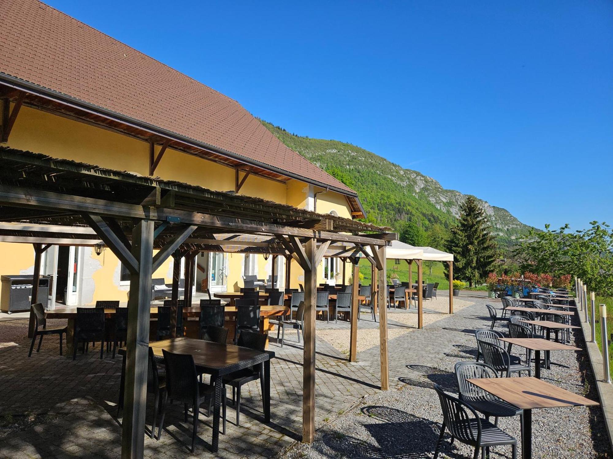 Auberge De Pontgibaud Lathuile Exteriér fotografie